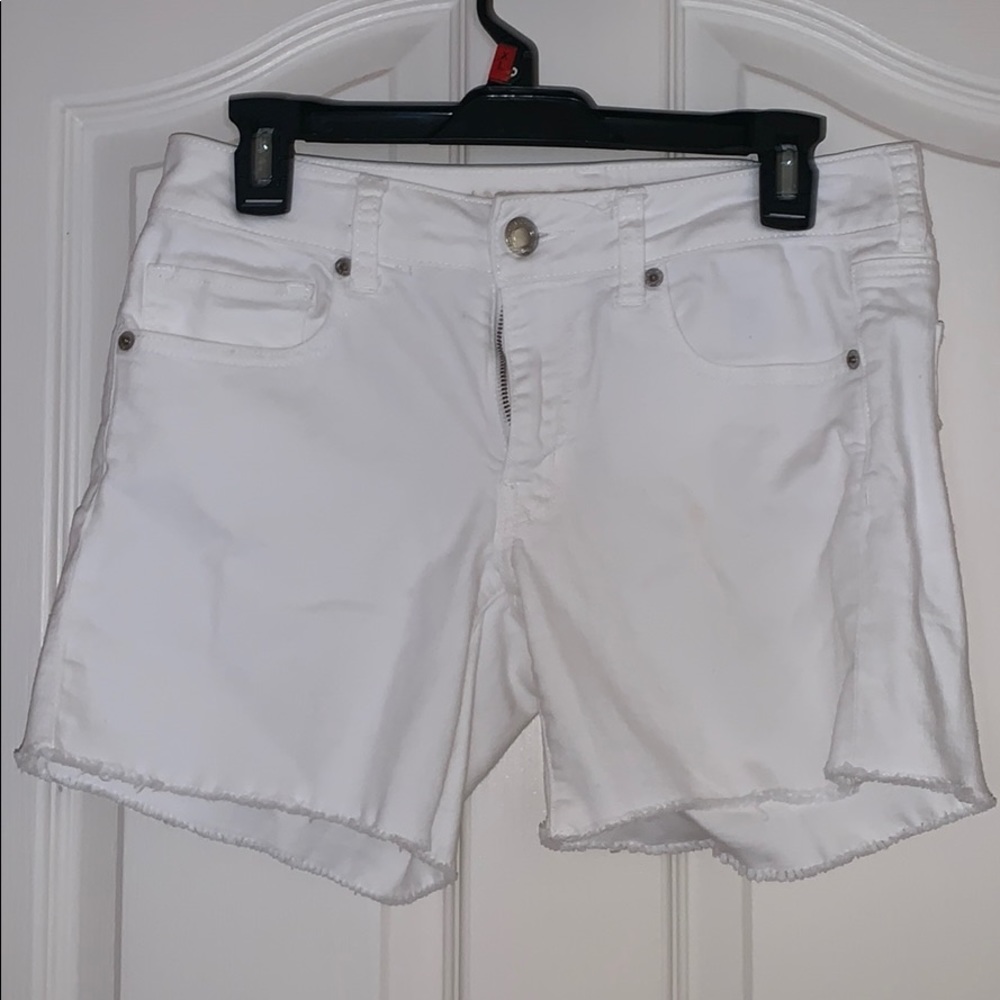 White American Eagle shorts